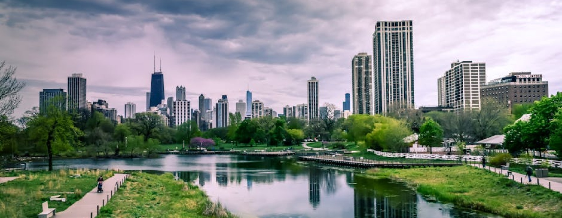  Chicago skyline with pets - Pet-friendly Chicago apartments