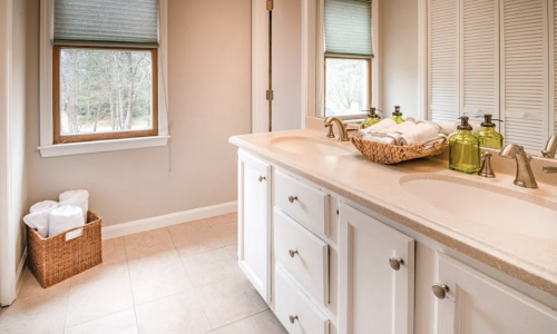 double vanity bathroom - Apartments with double vanity
