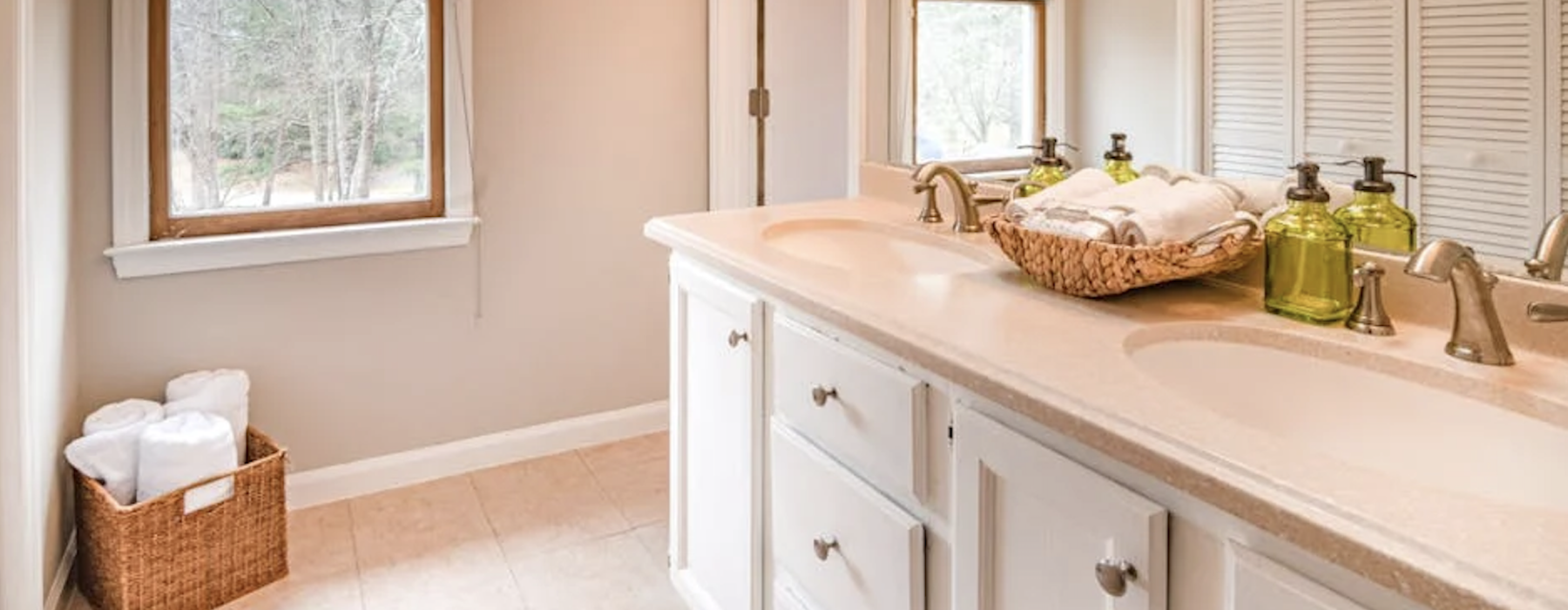 double vanity bathroom - Apartments with double vanity