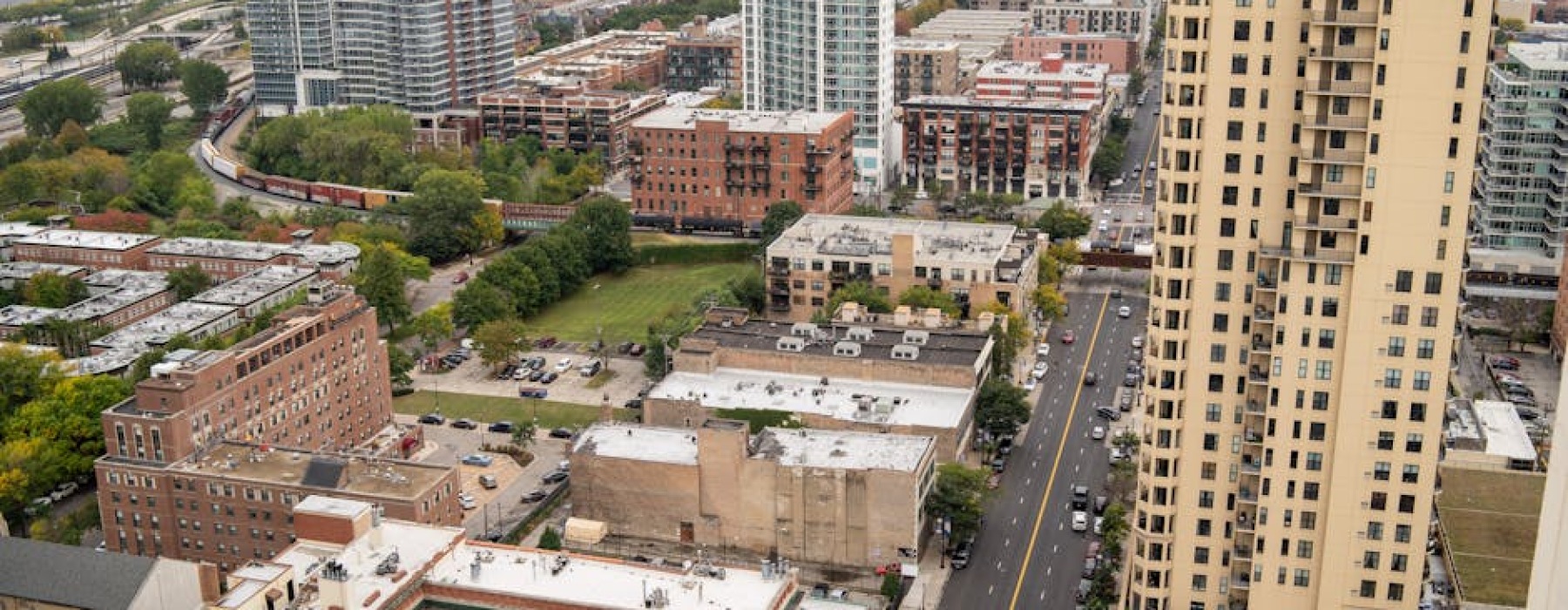Chicago neighborhood skyline - Chicago neighborhood living guide