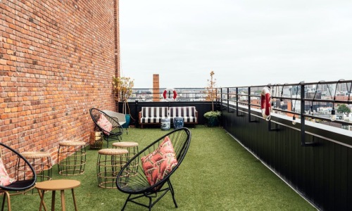 modern apartment amenities with rooftop lounge - Apartments with modern amenities