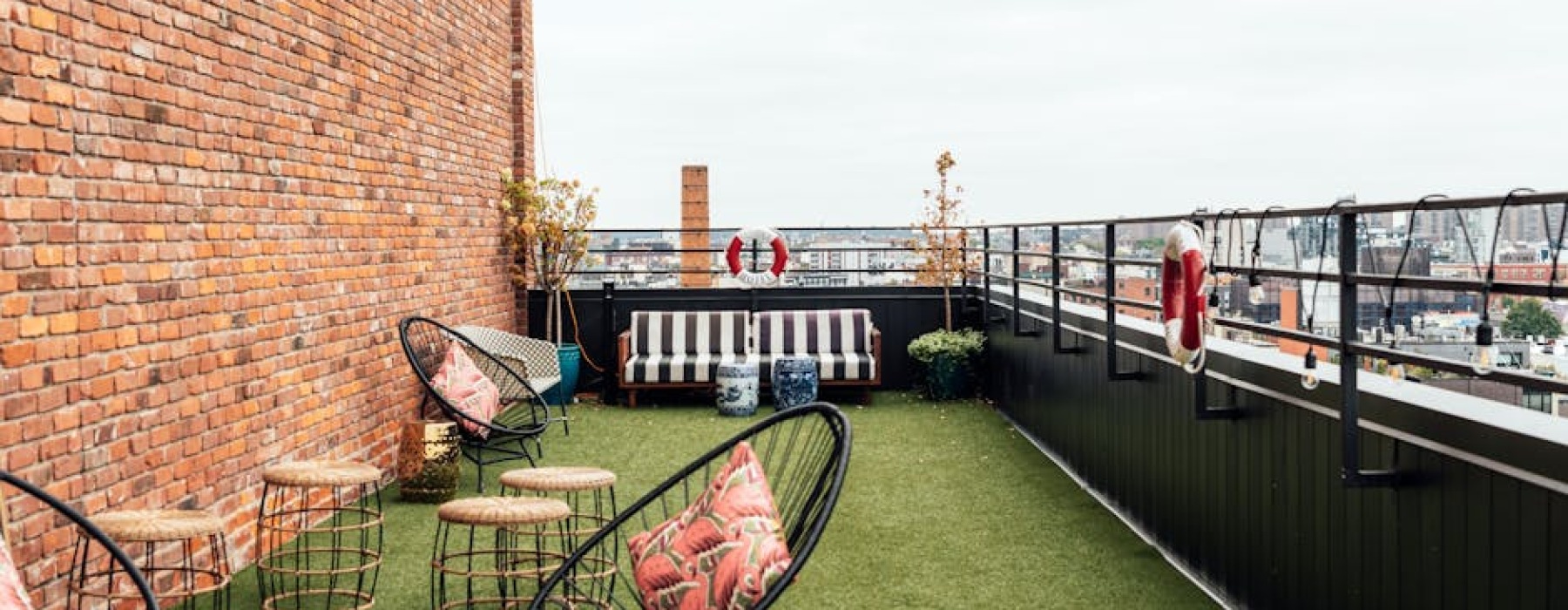 modern apartment amenities with rooftop lounge - Apartments with modern amenities